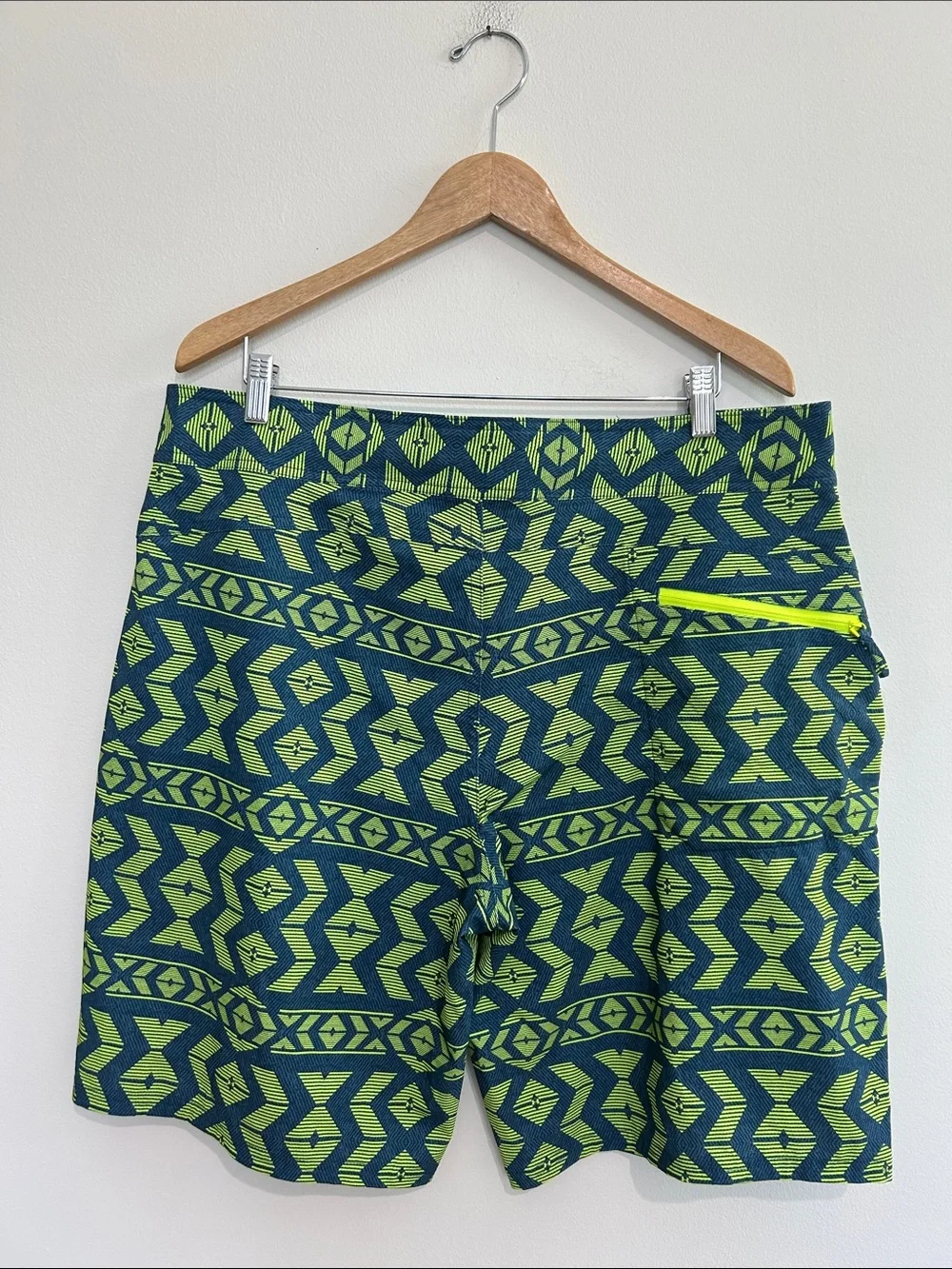 Under Armour Men’s Hydro Passage  Board Shorts Size 38 EUC